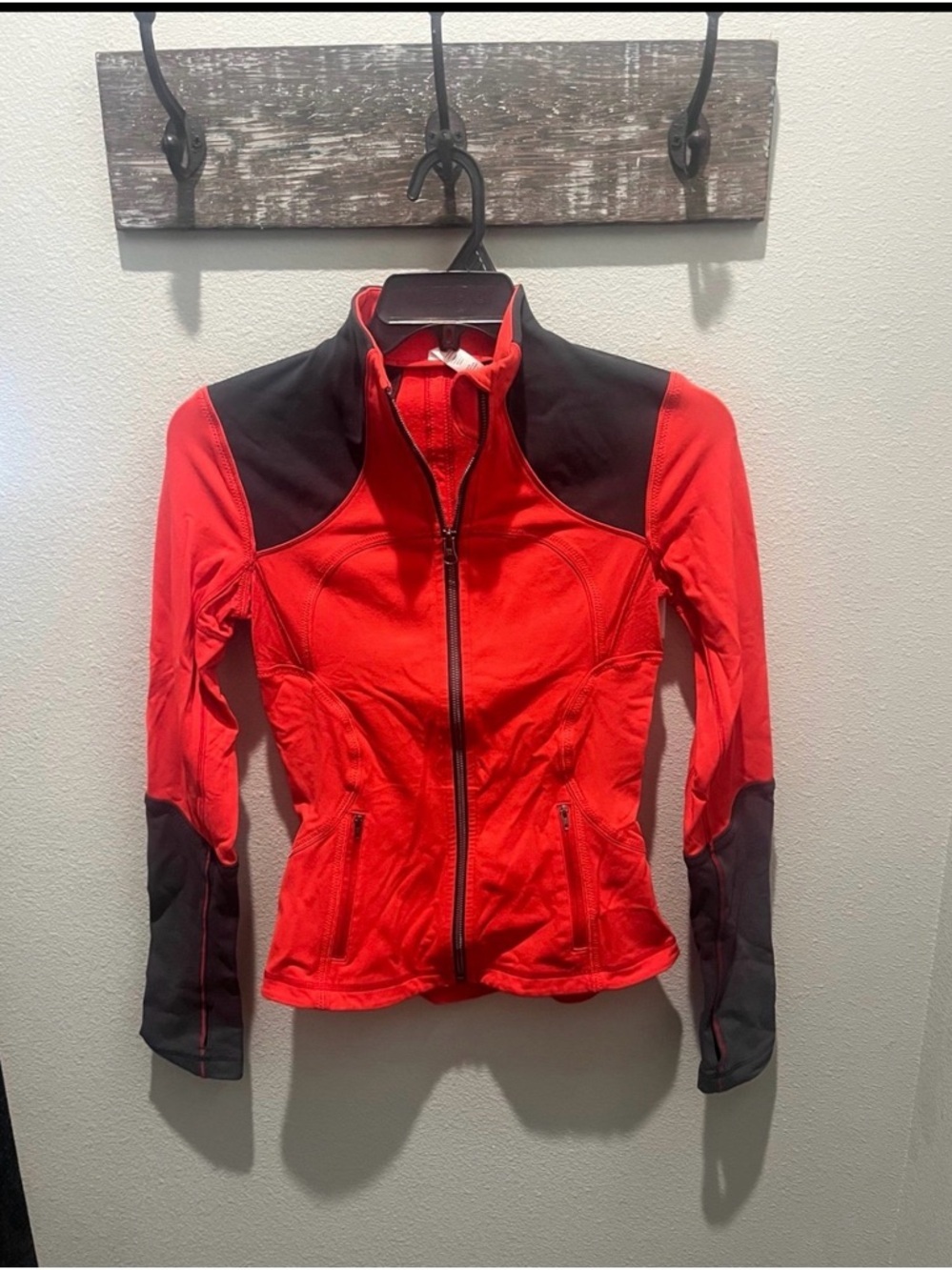 Lululemon Forme Jacket Cuffins Red Heathered Soot Discontinued Sz 4
